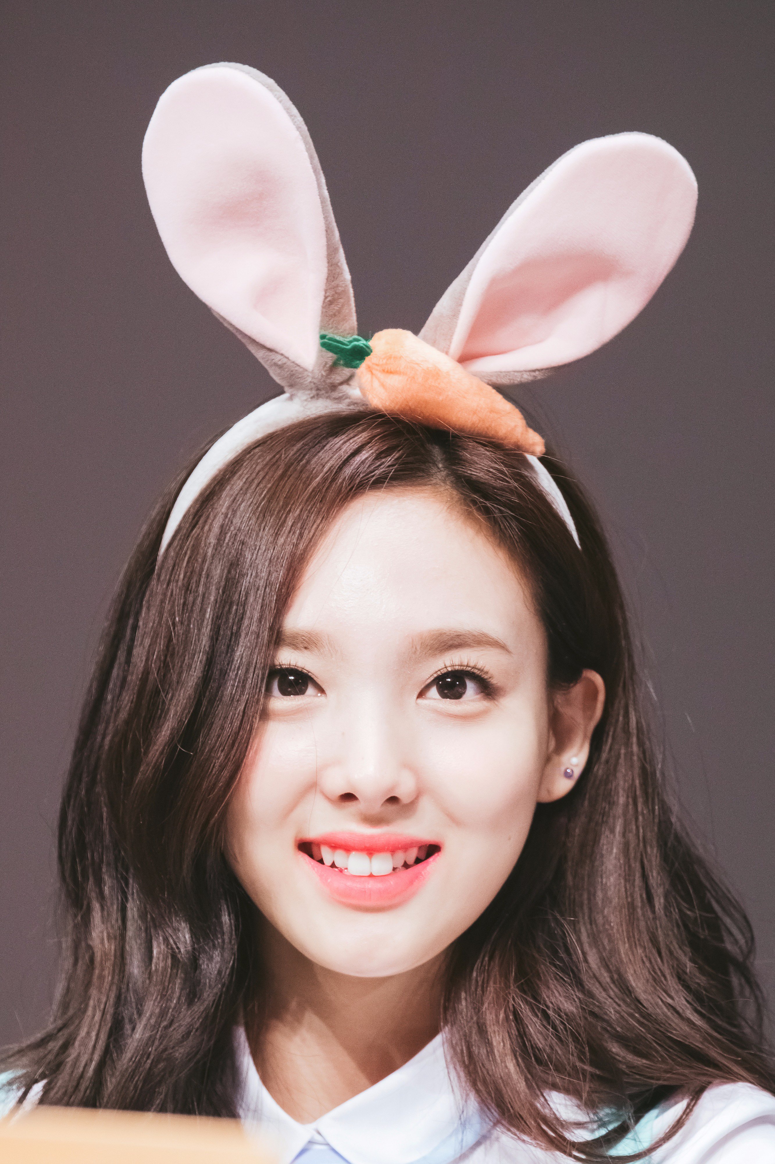Laura bunny. Nayeon Rabbit. Nayeon twice Bunny. Nayeon Bunny Teeth. Bunny Lauran