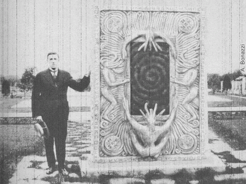 Lovecraft stele