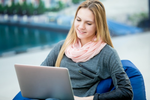 smiling-girl-with-a-laptop_1163-465.jpg