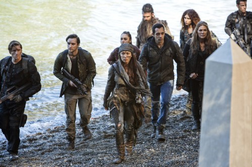 The 100 -- "A Lie Guarded" -- Image HU404b_0185 -- Pictured (L-R): Richard Harmon as Murphy, Luisa D